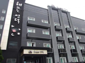 Sunrise Hill Tourist Hotel