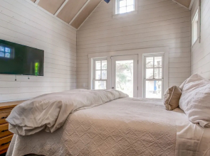 Modern Gearhart Getaway, Walk to Beach & Downtown!