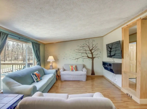 People and Paws Vacation Home by Wisconsin Dells!