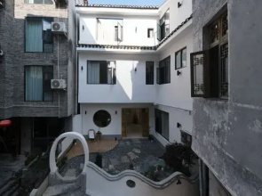 Jiavan luxury light hostel -PhoenixeOld CitycShopshEnglishlish