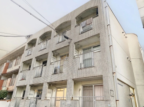 Local Nishijin Apartment