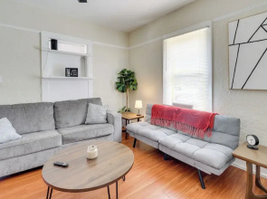 2 Mi to Old Town Abq: East Downtown Triplex Unit