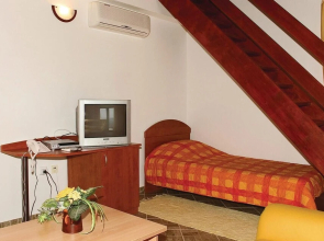 Awesome Home in Podstrana with Hot Tub, WiFi & 7 Bedrooms