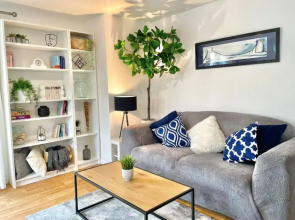 Lovely 2-Bedroom Bristol Apartment. FREE PARKING.