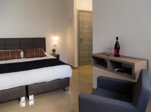 Johnny Hotel
