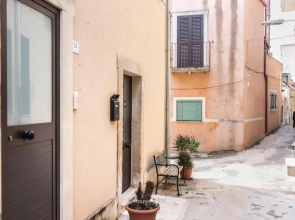 Golden Stone in Noto