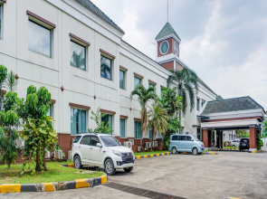 Townhouse OAK Hotel Grand Cikarang