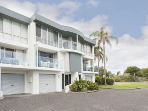 9 Cirrus at Fingal Bay