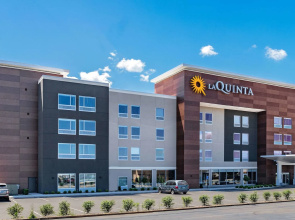 La Quinta Suites by Wyndham South Bend Notre Dame Area