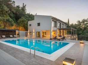 Villa 360 Corfu by villa2be