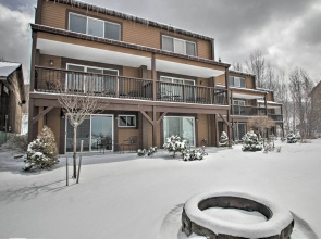 Slopeside Burke Mountain Condo w/ Fireplace!