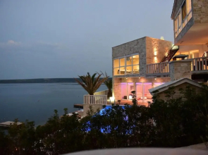 Luxury at Villa Cama - Your Dream Vacation Rental!
