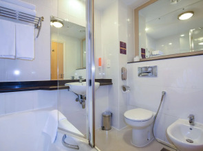 Premier Inn Abu Dhabi Airport (Business Park)