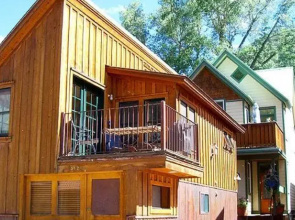 RedAwning Wood Residence