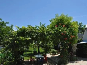 Guest house on Naberezhnaya 20