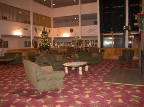Stroll to Slopes, Village Area, Ski in-out MtLodge 329