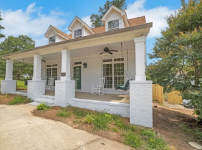 Augusta Getaway Near Masters Porch Swing Deck