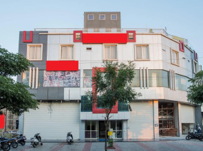 OYO 10219 Hotel Ten Eleven