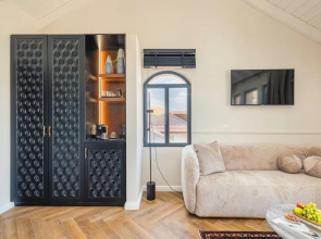 Villa Albi - Machne Yehuda Hotel