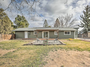 Relaxing Redmond Retreat: Golf, Hike & Ski!