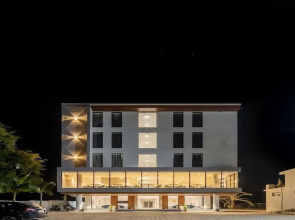 Hotel Bafna Lawn