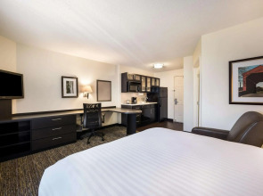 Sonesta Simply Suites Las Vegas Convention Center