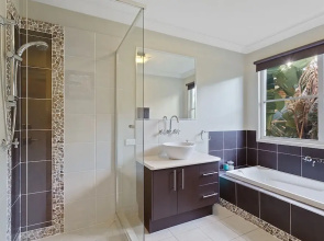 Resort Style Home near Airport & CBD