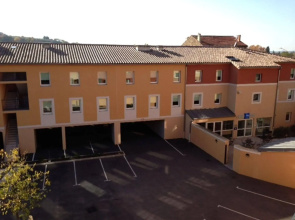 First Inn Hotel