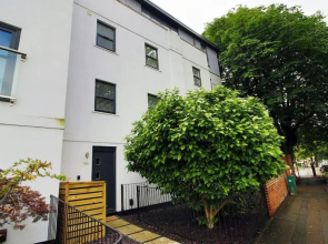 Cheltenham House by MGroupSA