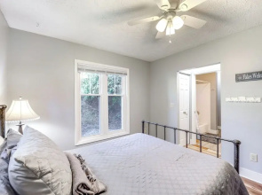 6 Mi to Skiing: Mtn-view Condo in Seven Devils