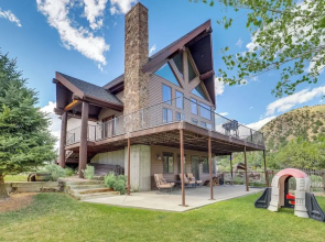 Rustic Sterling Cabin: Walk to Palisade Lake!