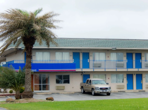 Motel 6 Clute, TX