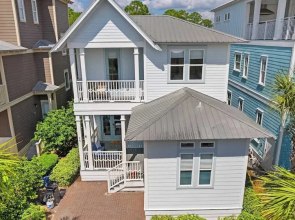 3 Ensuite Bedrooms, Porches & BBQ Near Inlet Beach 30A Ciel Bleu by Avantstay