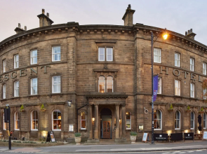 Rooms by Bistrot Pierre at The Crescent Inn