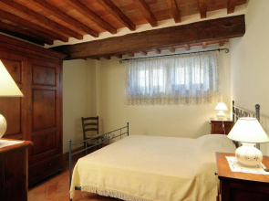 Villa in Cortona With Pool & Garden
