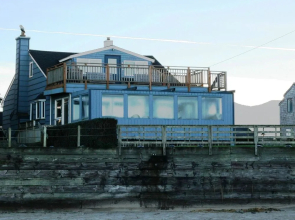 The Waves/The Argonauta Inn/The White Heron Lodge