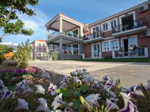 Sun & Sea Luxury Hotel