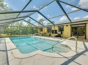 Saltwater Pool & Lanai: Lehigh Acres Escape!