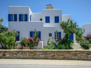 Agia Anna Studios & Apartments