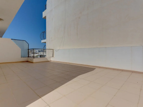 Superlative Penthouse With Spacious Terrace