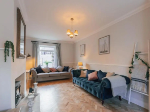 Stunning 4 bed with hot tub - walking distance to Cromer beach and town