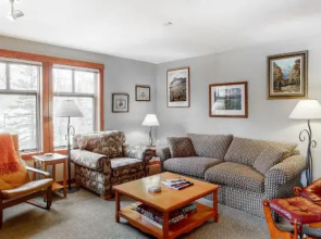 Eagle Springs East 201: Horsetail Suite