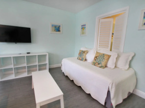 Hollywood Beachside Boutique Suites