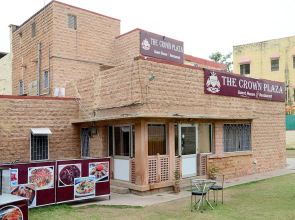 OYO 4255 The Crown Plaza