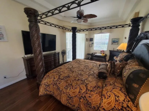 Cozy Canal 3 Bedroom Home