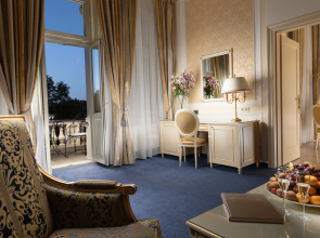 Savoy Westend Hotel