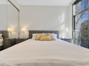 New Luxury Manhattan style in heart of CBD