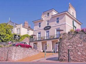 Ascot House Hotel