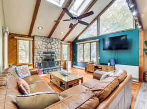 Lake Harmony Resort Home w/ Deck + Fire Pit!