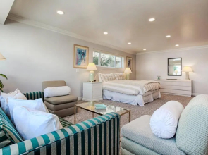 MDR Ocean 4 Br Condo by RedAwning